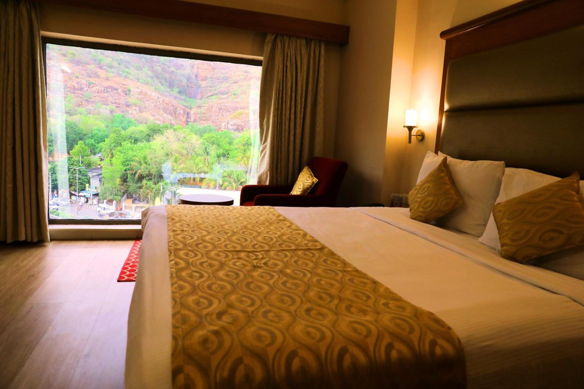 Raj Park- Hill View Hotel Tirupati Kültér fotó