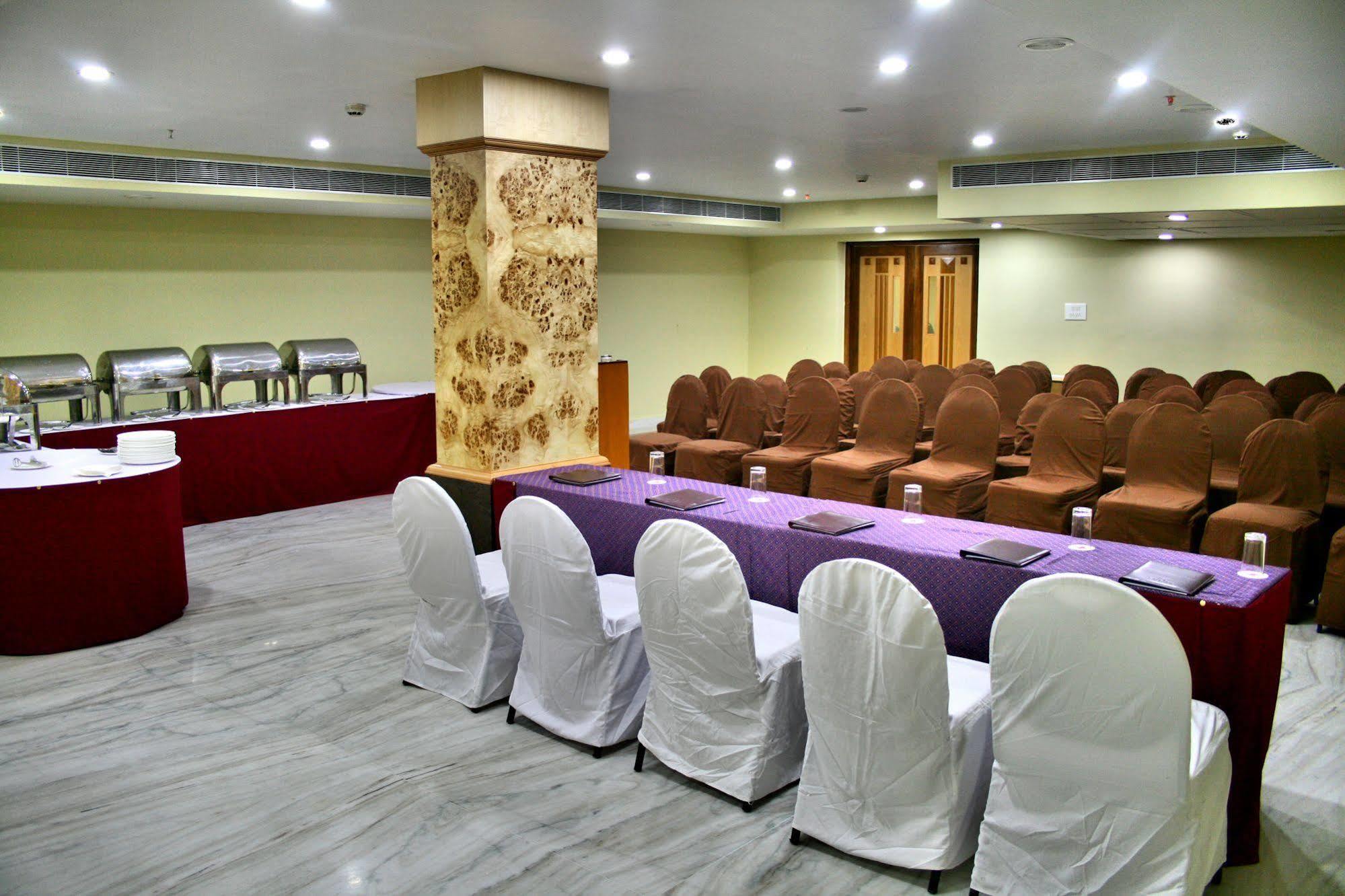 Raj Park- Hill View Hotel Tirupati Kültér fotó