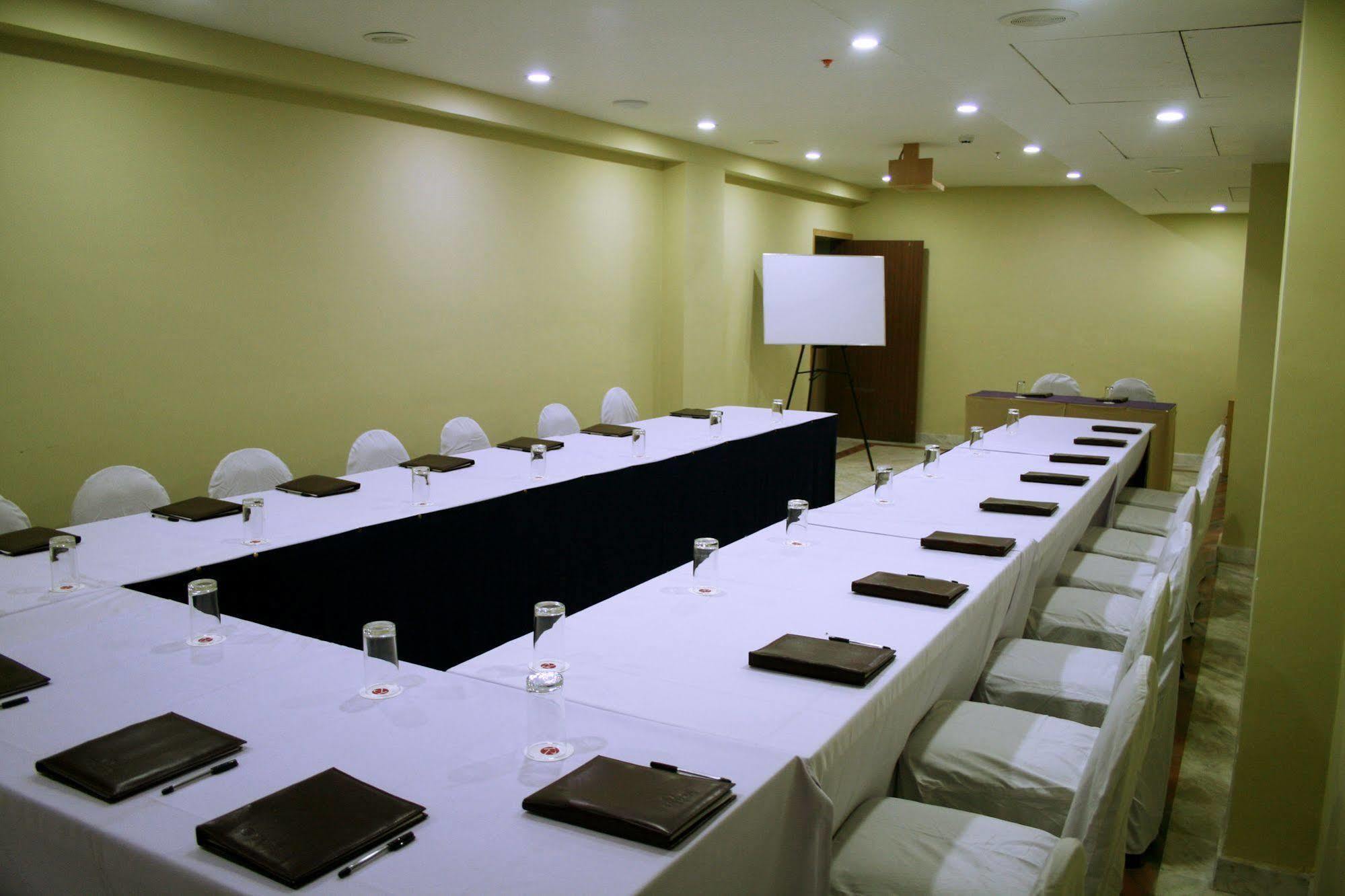Raj Park- Hill View Hotel Tirupati Kültér fotó
