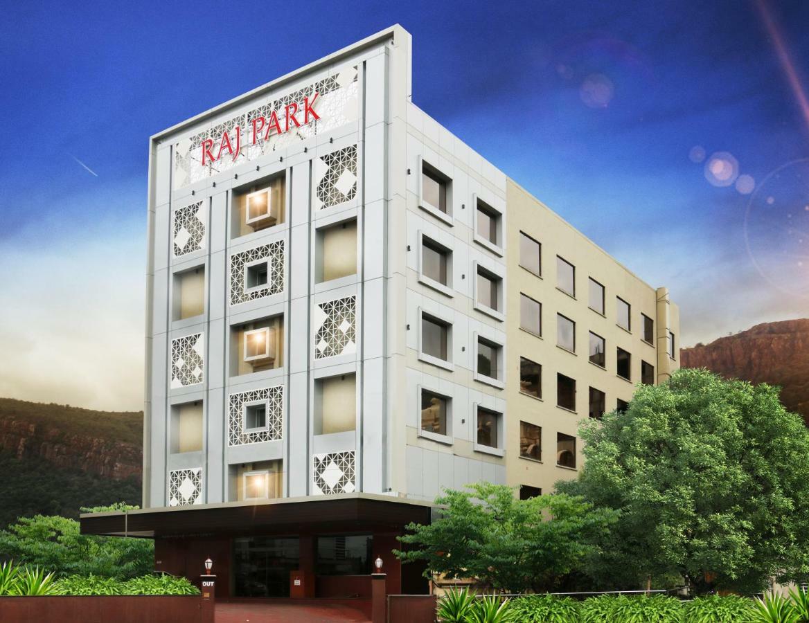 Raj Park- Hill View Hotel Tirupati Kültér fotó